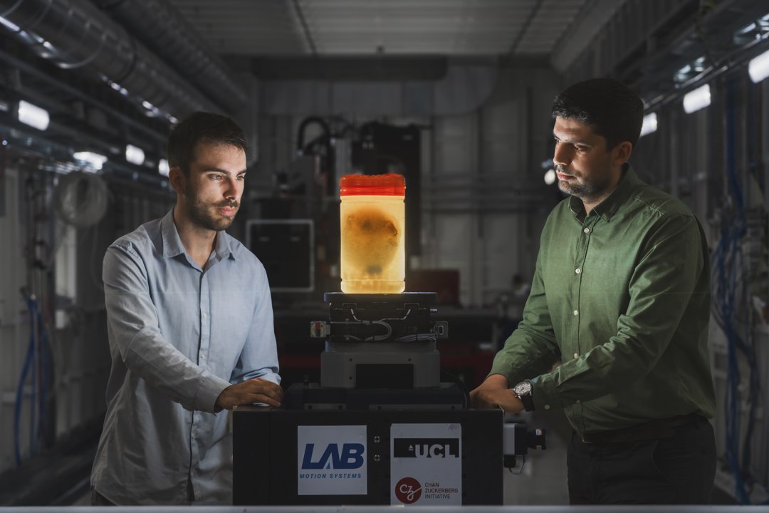 Joseph Brunet (left) and Hector Dejea (right) positioning a heart during an experiment